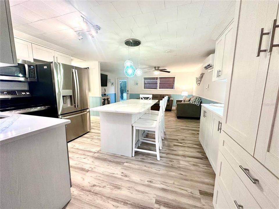 For Sale: $420,000 (2 beds, 1 baths, 1032 Square Feet)