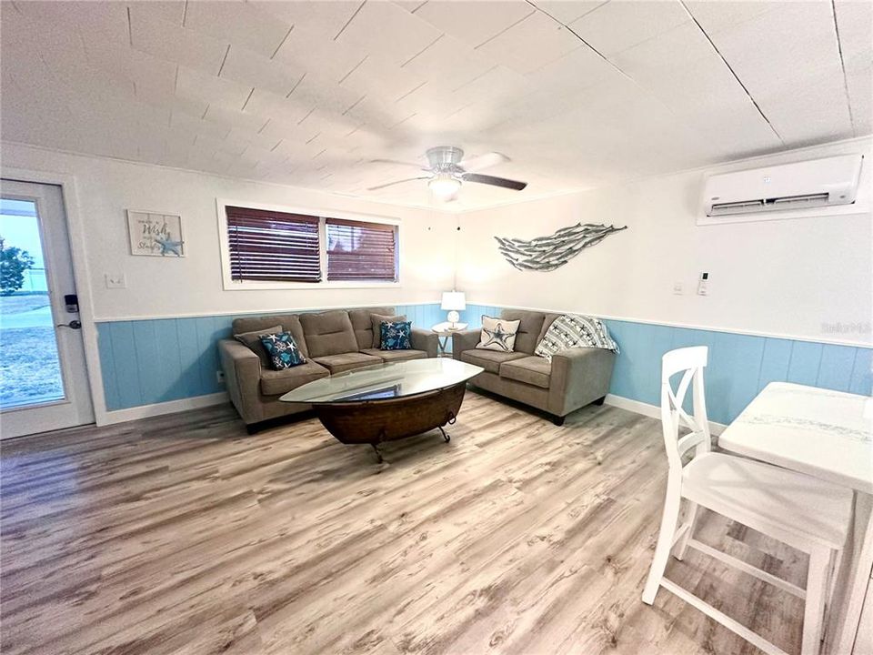 For Sale: $420,000 (2 beds, 1 baths, 1032 Square Feet)