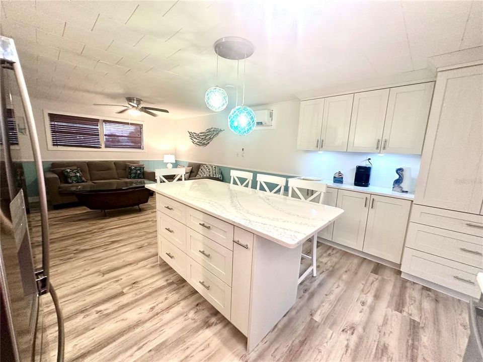 For Sale: $420,000 (2 beds, 1 baths, 1032 Square Feet)