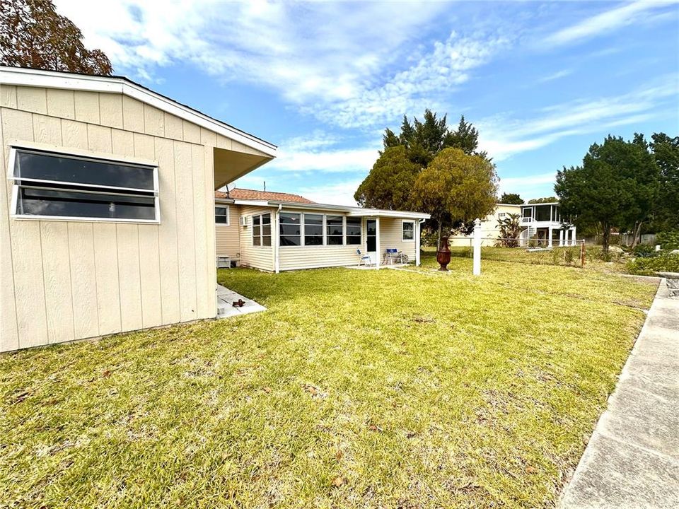 For Sale: $420,000 (2 beds, 1 baths, 1032 Square Feet)