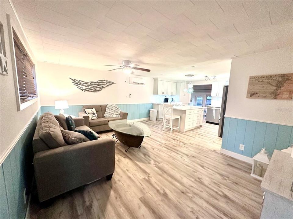 For Sale: $420,000 (2 beds, 1 baths, 1032 Square Feet)