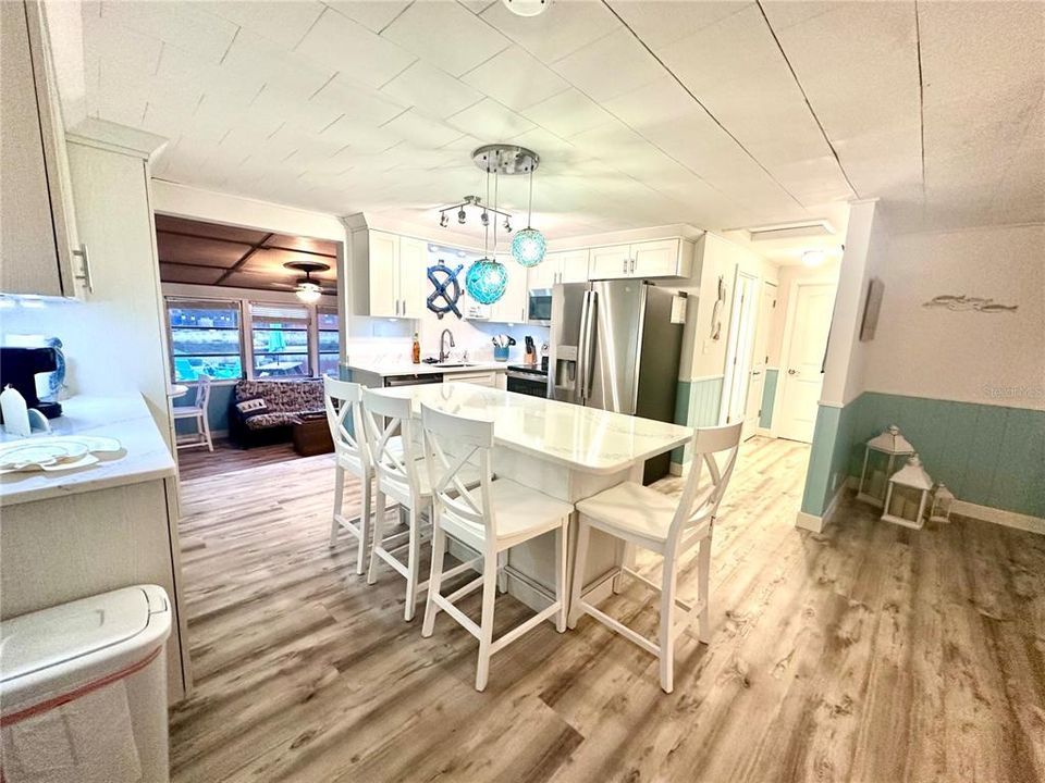 For Sale: $420,000 (2 beds, 1 baths, 1032 Square Feet)