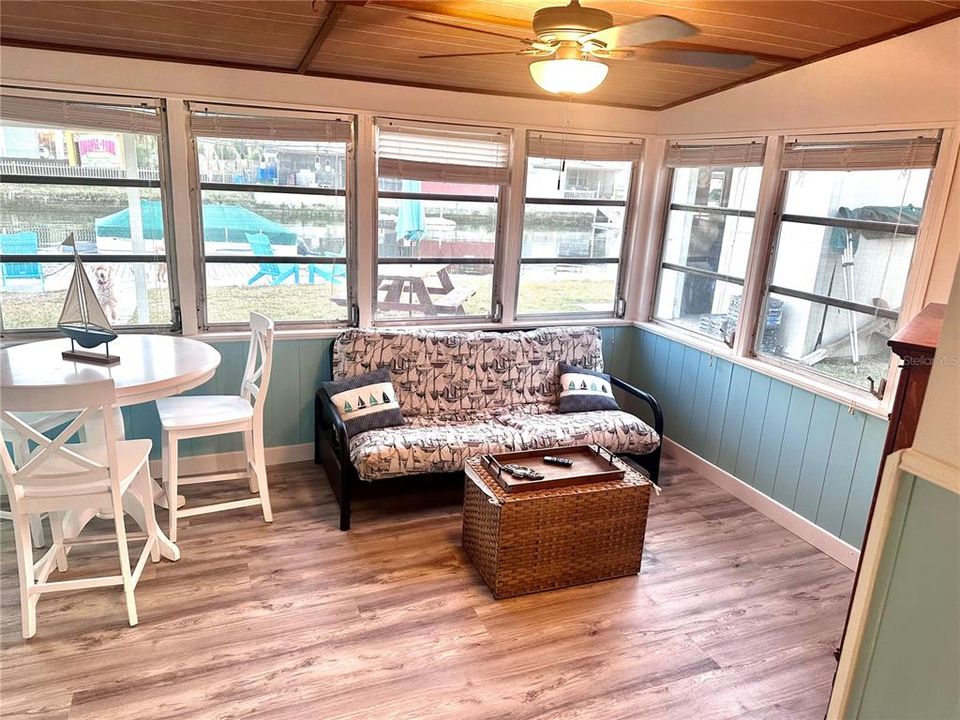 For Sale: $420,000 (2 beds, 1 baths, 1032 Square Feet)