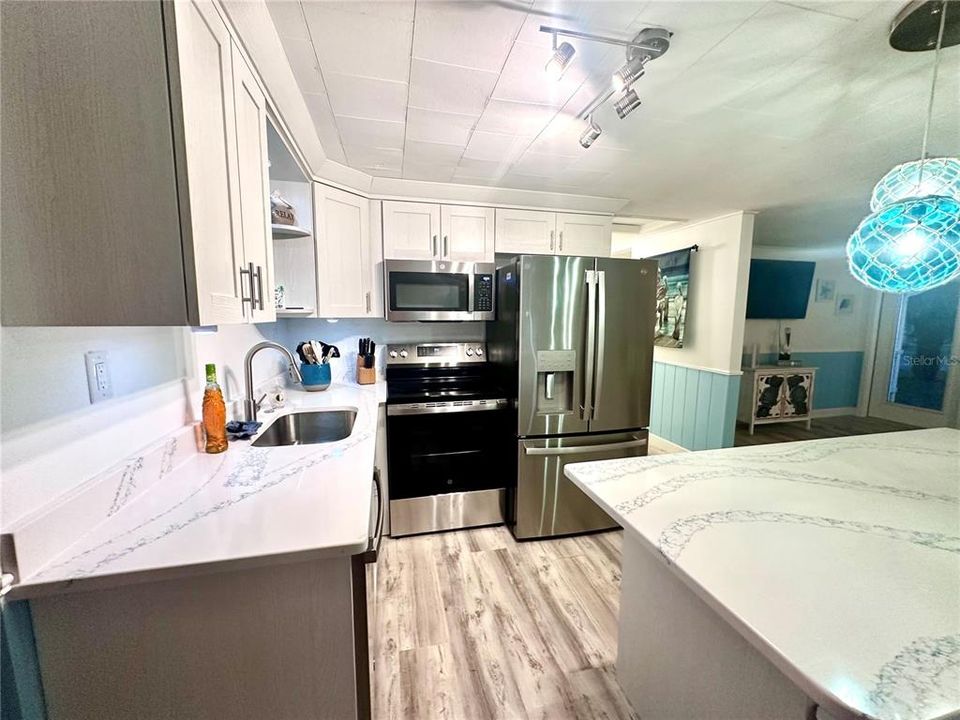 For Sale: $420,000 (2 beds, 1 baths, 1032 Square Feet)