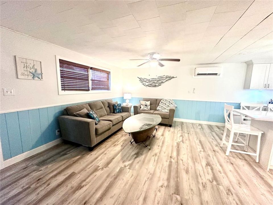 For Sale: $420,000 (2 beds, 1 baths, 1032 Square Feet)