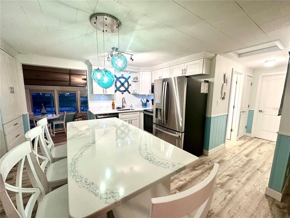 For Sale: $420,000 (2 beds, 1 baths, 1032 Square Feet)