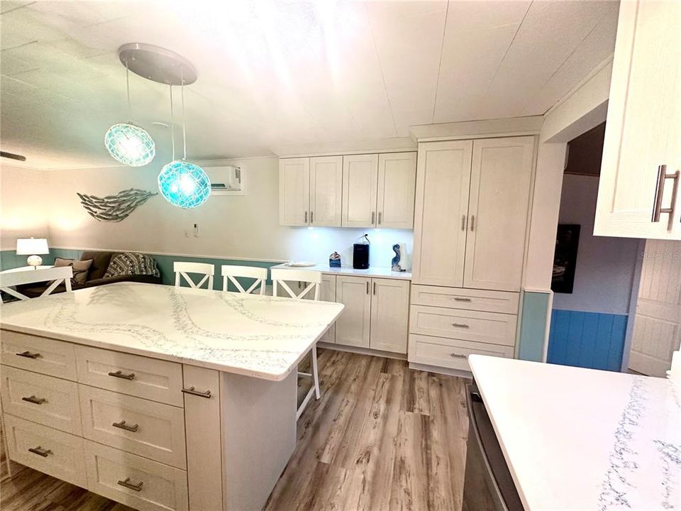 For Sale: $420,000 (2 beds, 1 baths, 1032 Square Feet)