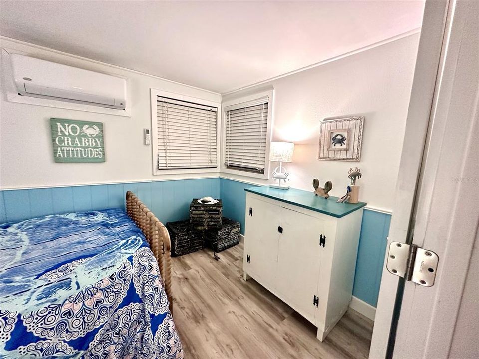 For Sale: $420,000 (2 beds, 1 baths, 1032 Square Feet)