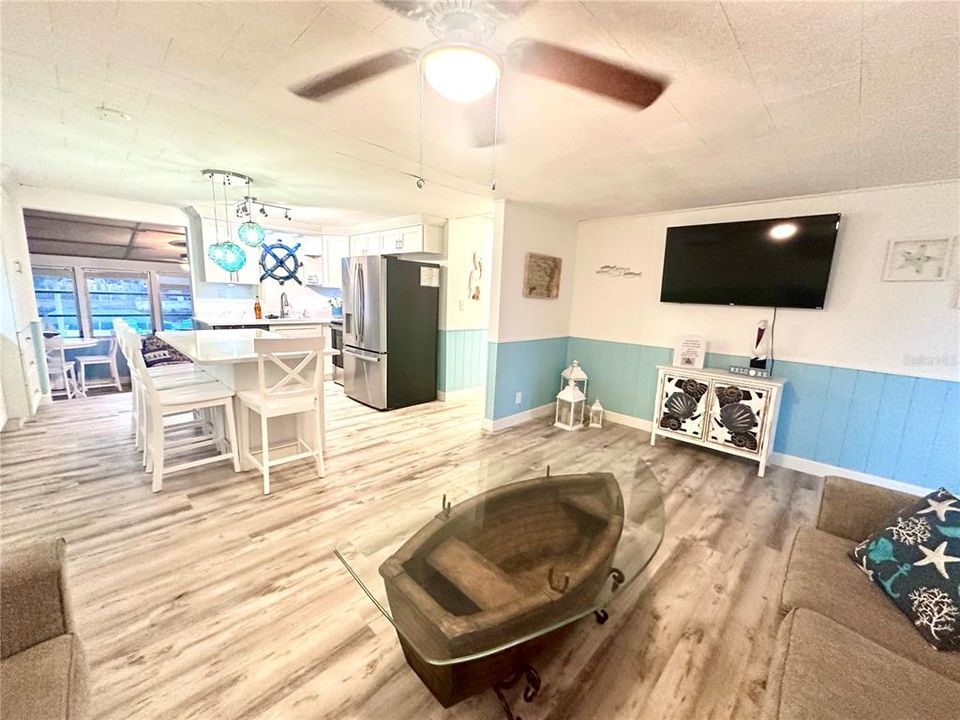 For Sale: $420,000 (2 beds, 1 baths, 1032 Square Feet)