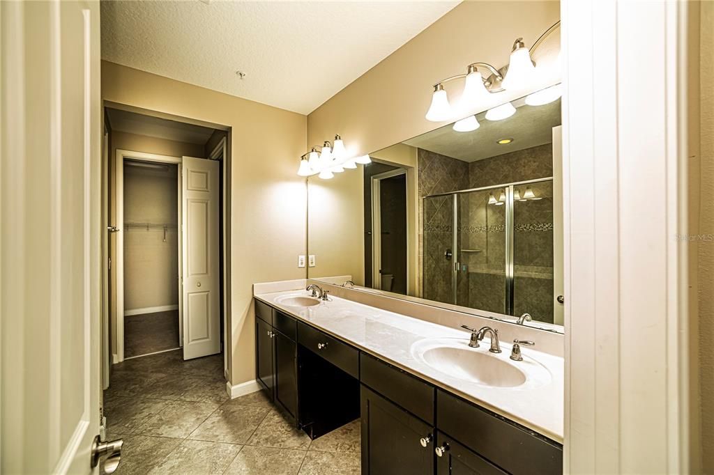 For Sale: $419,900 (3 beds, 3 baths, 1989 Square Feet)