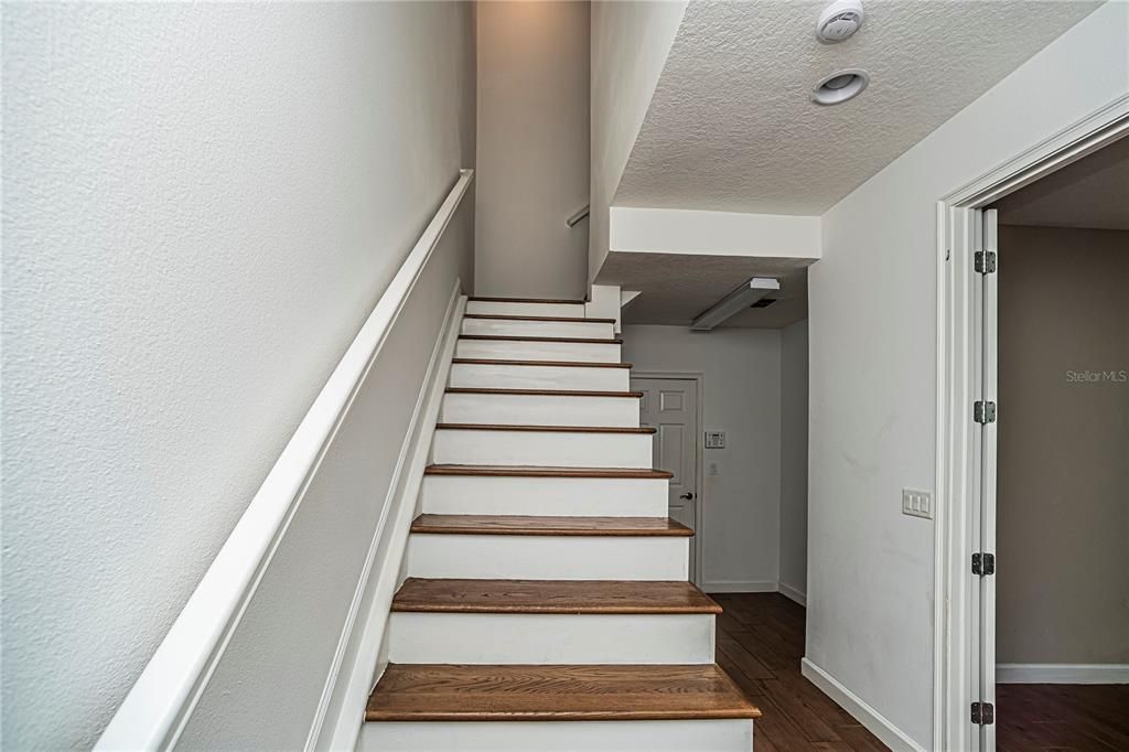 For Sale: $419,900 (3 beds, 3 baths, 1989 Square Feet)