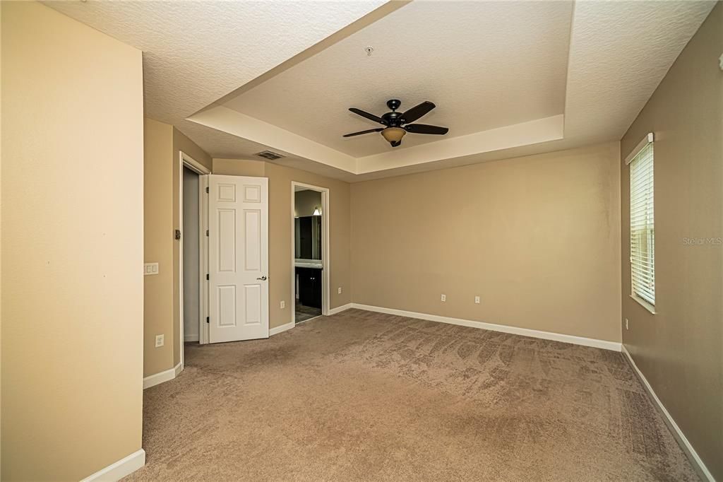 For Sale: $419,900 (3 beds, 3 baths, 1989 Square Feet)