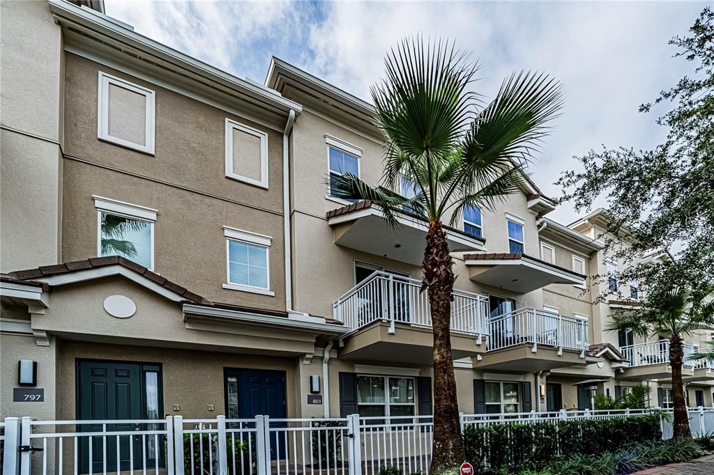 For Sale: $419,900 (3 beds, 3 baths, 1989 Square Feet)