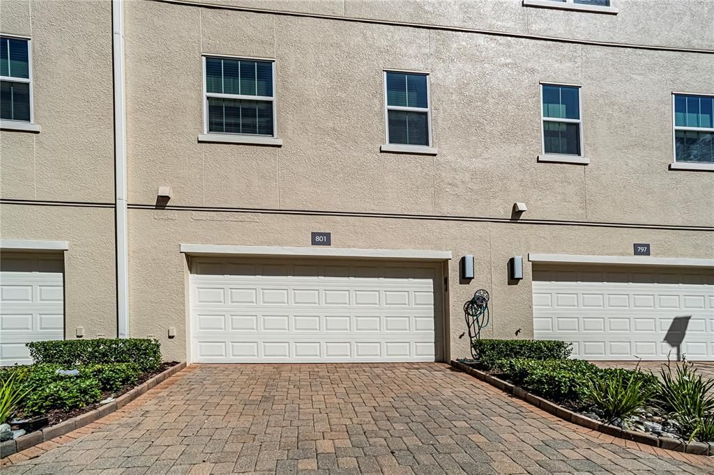 For Sale: $419,900 (3 beds, 3 baths, 1989 Square Feet)