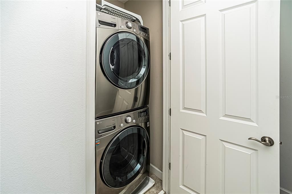 For Sale: $419,900 (3 beds, 3 baths, 1989 Square Feet)