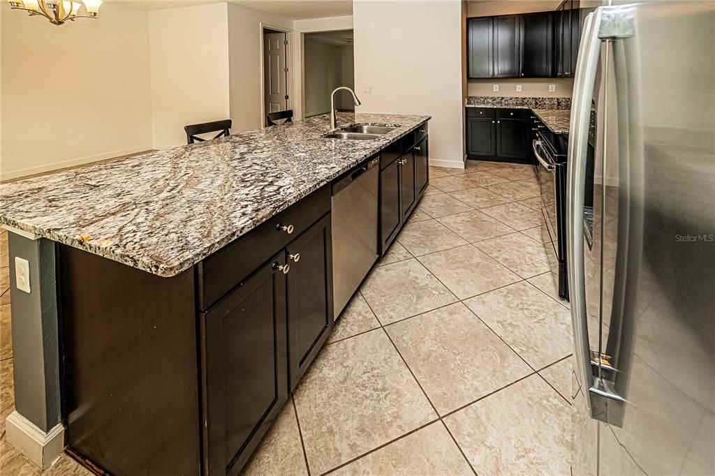 For Sale: $419,900 (3 beds, 3 baths, 1989 Square Feet)