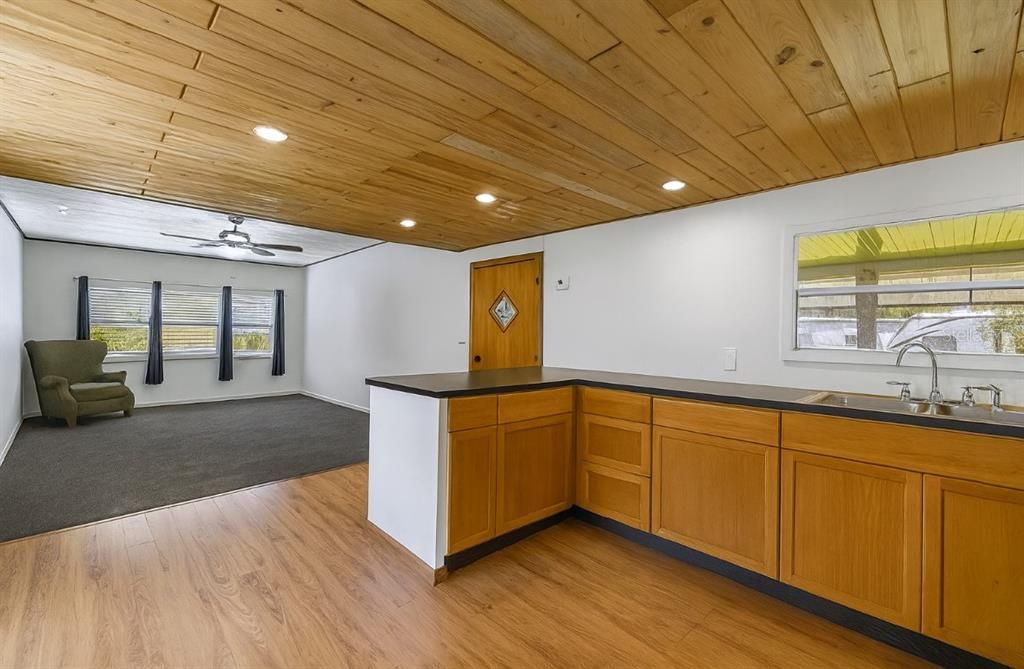 待售: $100,000 (2 贝兹, 1 浴室, 720 平方英尺)