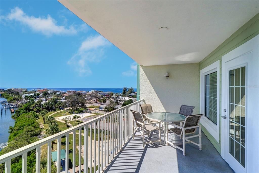 For Sale: $769,000 (2 beds, 2 baths, 1110 Square Feet)