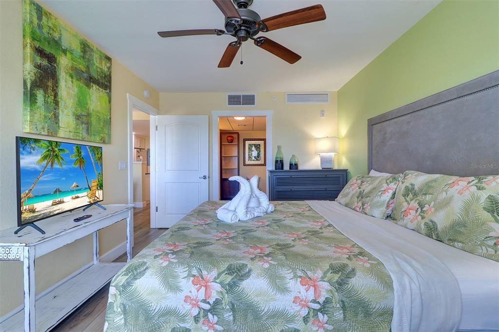 For Sale: $769,000 (2 beds, 2 baths, 1110 Square Feet)