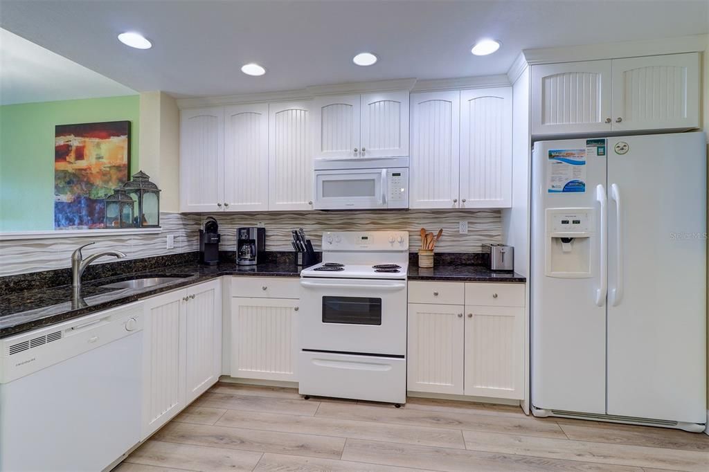 For Sale: $769,000 (2 beds, 2 baths, 1110 Square Feet)