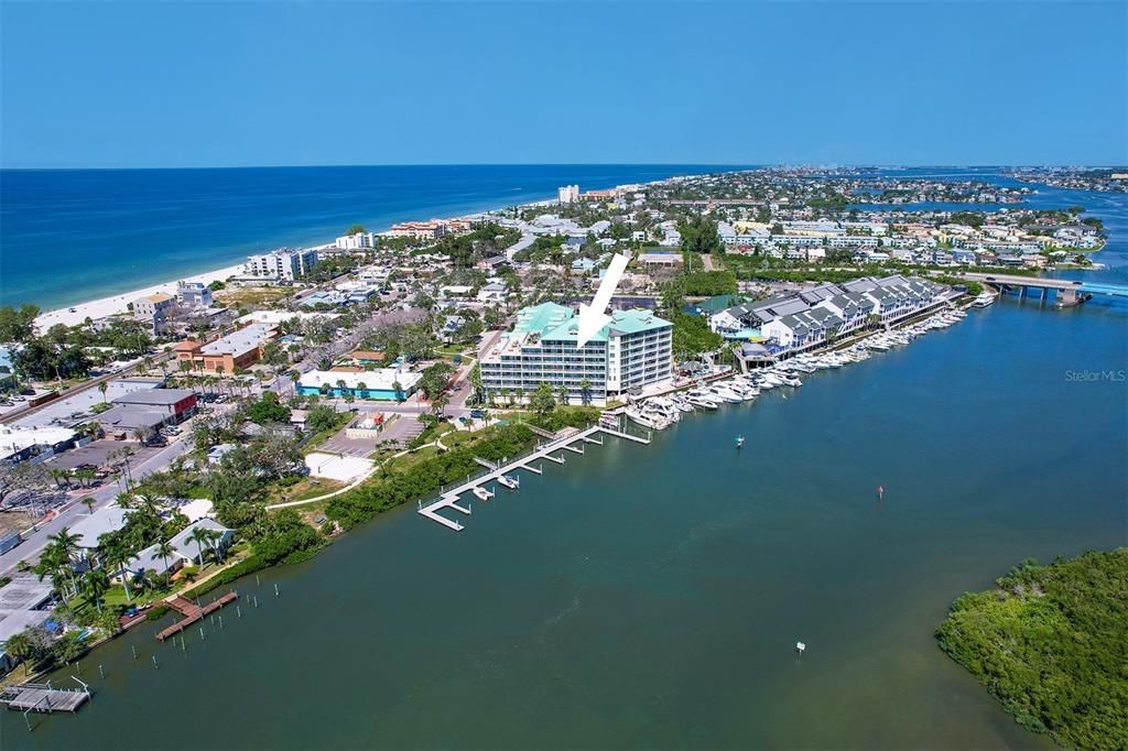 For Sale: $769,000 (2 beds, 2 baths, 1110 Square Feet)