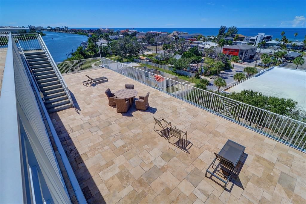 For Sale: $769,000 (2 beds, 2 baths, 1110 Square Feet)