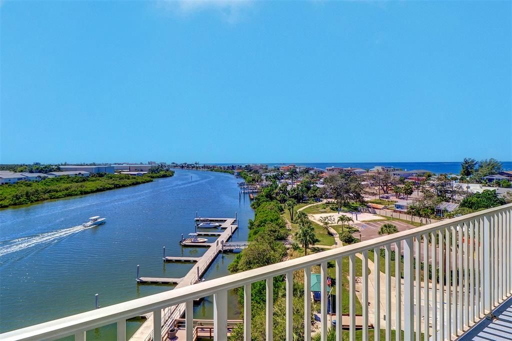 For Sale: $769,000 (2 beds, 2 baths, 1110 Square Feet)