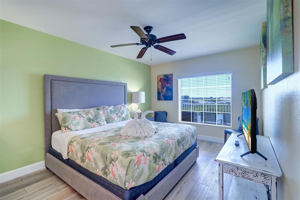 For Sale: $769,000 (2 beds, 2 baths, 1110 Square Feet)