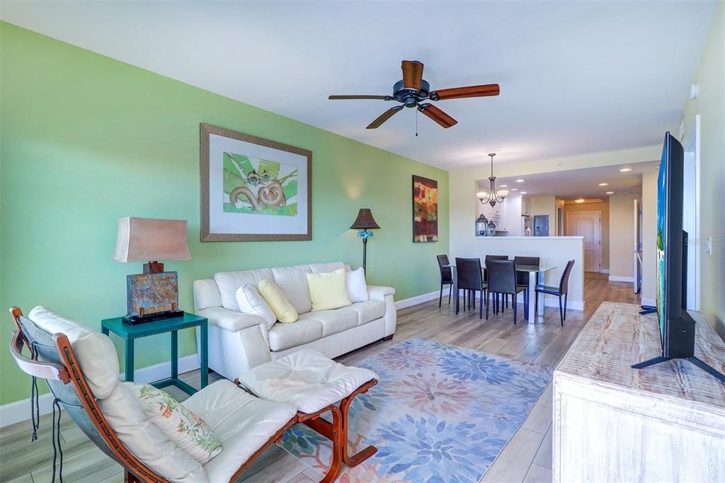 For Sale: $769,000 (2 beds, 2 baths, 1110 Square Feet)