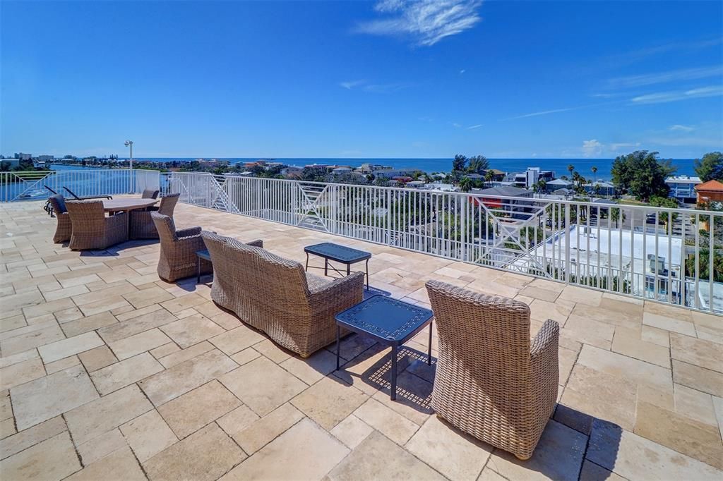 For Sale: $769,000 (2 beds, 2 baths, 1110 Square Feet)