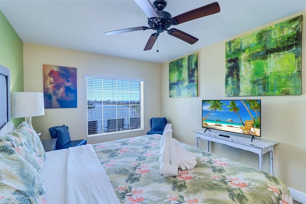 For Sale: $769,000 (2 beds, 2 baths, 1110 Square Feet)