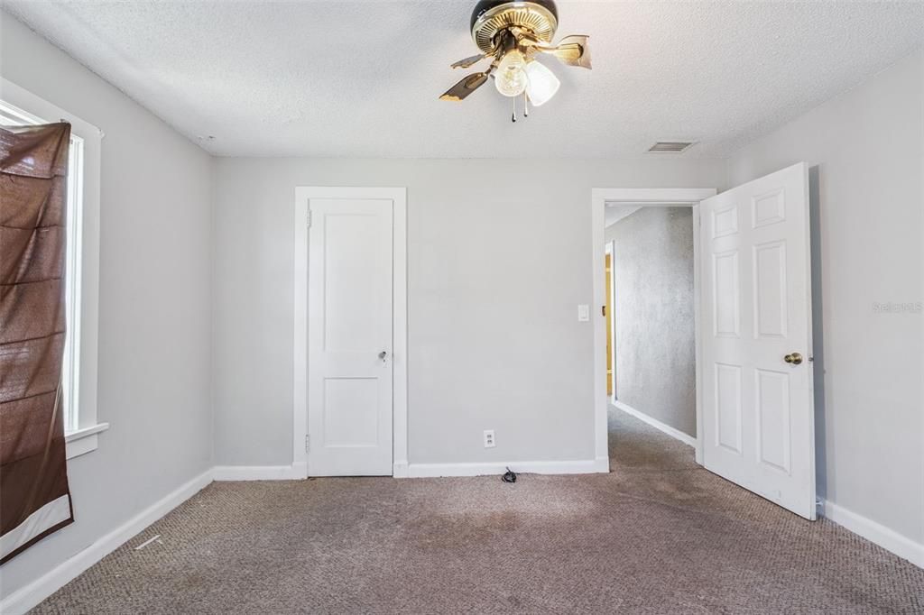 待售: $399,000 (2 贝兹, 1 浴室, 1004 平方英尺)