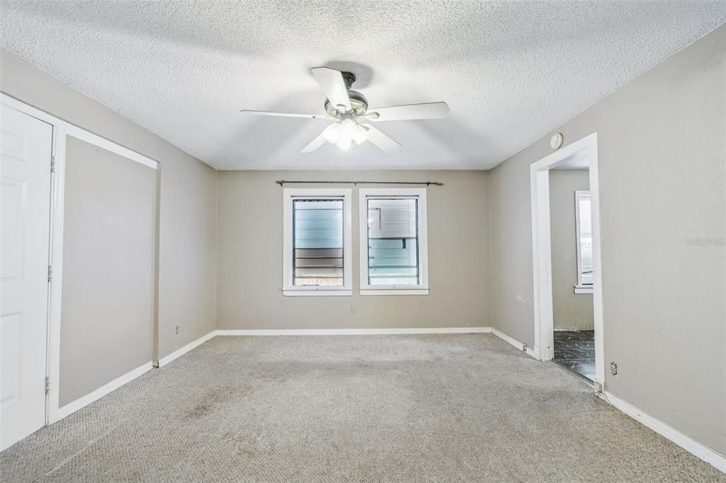 待售: $399,000 (2 贝兹, 1 浴室, 1004 平方英尺)