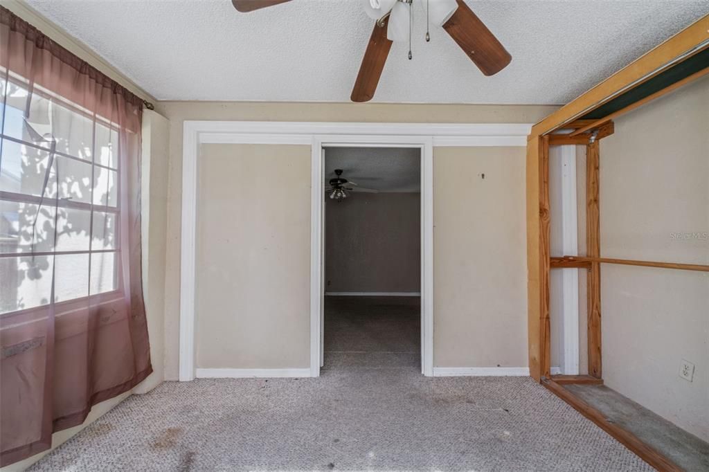 待售: $399,000 (2 贝兹, 1 浴室, 1004 平方英尺)