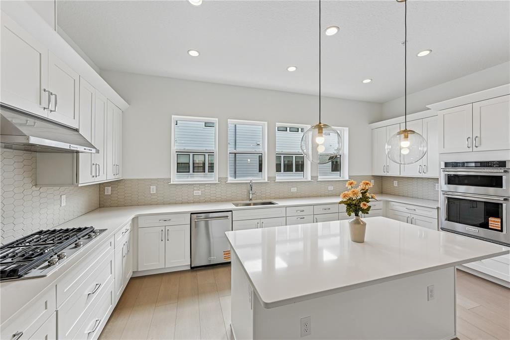 For Sale: $599,000 (3 beds, 3 baths, 1815 Square Feet)