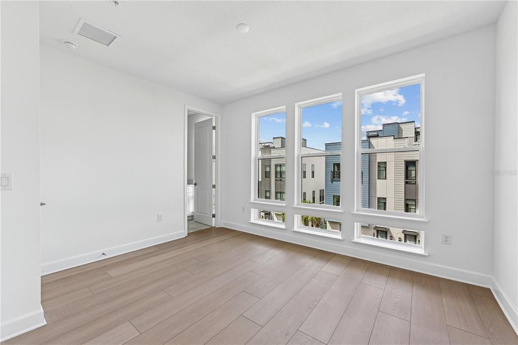 For Sale: $599,000 (3 beds, 3 baths, 1815 Square Feet)