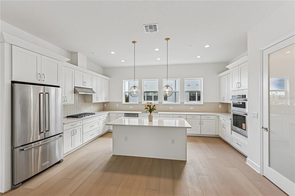 For Sale: $599,000 (3 beds, 3 baths, 1815 Square Feet)