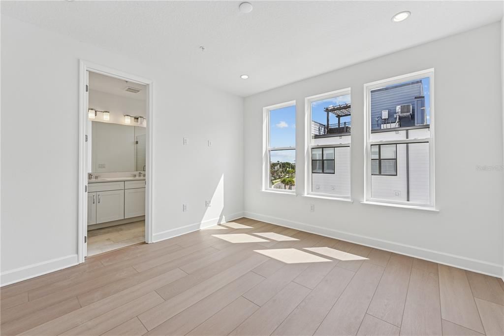 For Sale: $599,000 (3 beds, 3 baths, 1815 Square Feet)