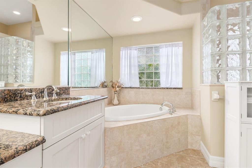 For Sale: $875,000 (3 beds, 2 baths, 2741 Square Feet)