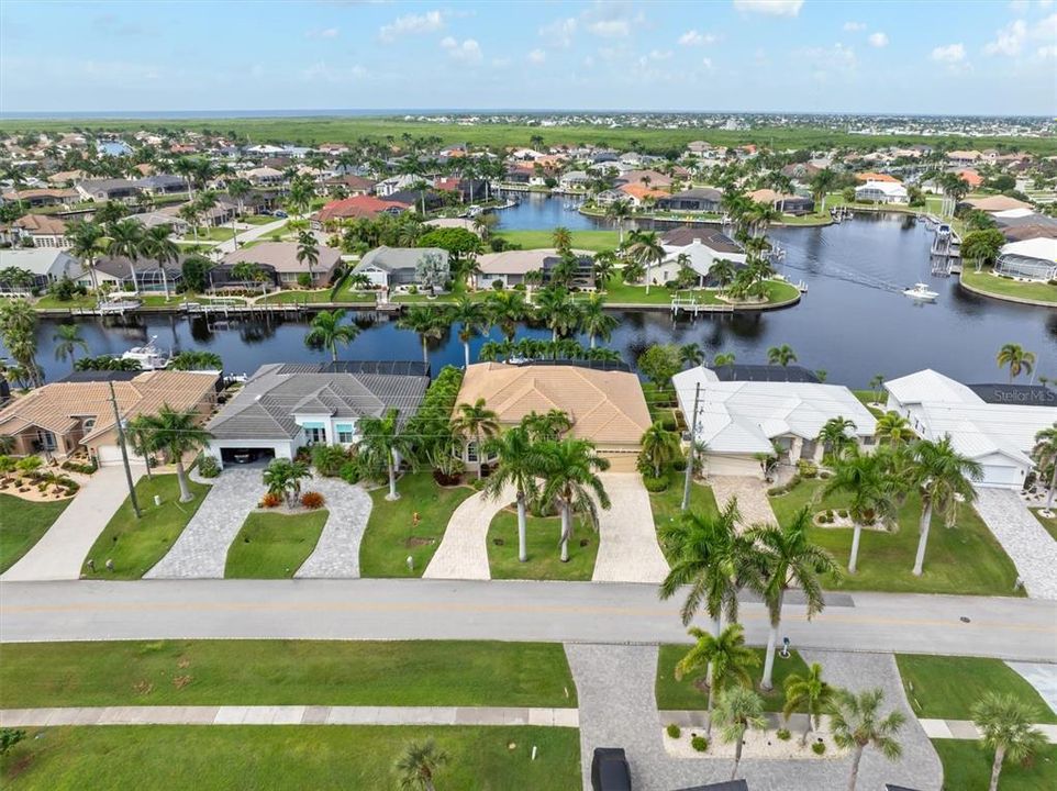 For Sale: $875,000 (3 beds, 2 baths, 2741 Square Feet)