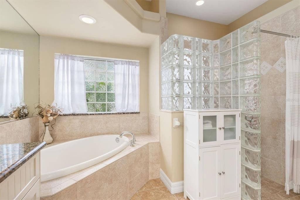 For Sale: $875,000 (3 beds, 2 baths, 2741 Square Feet)