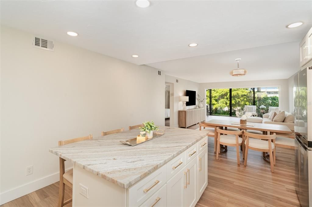 For Sale: $675,000 (2 beds, 2 baths, 1114 Square Feet)