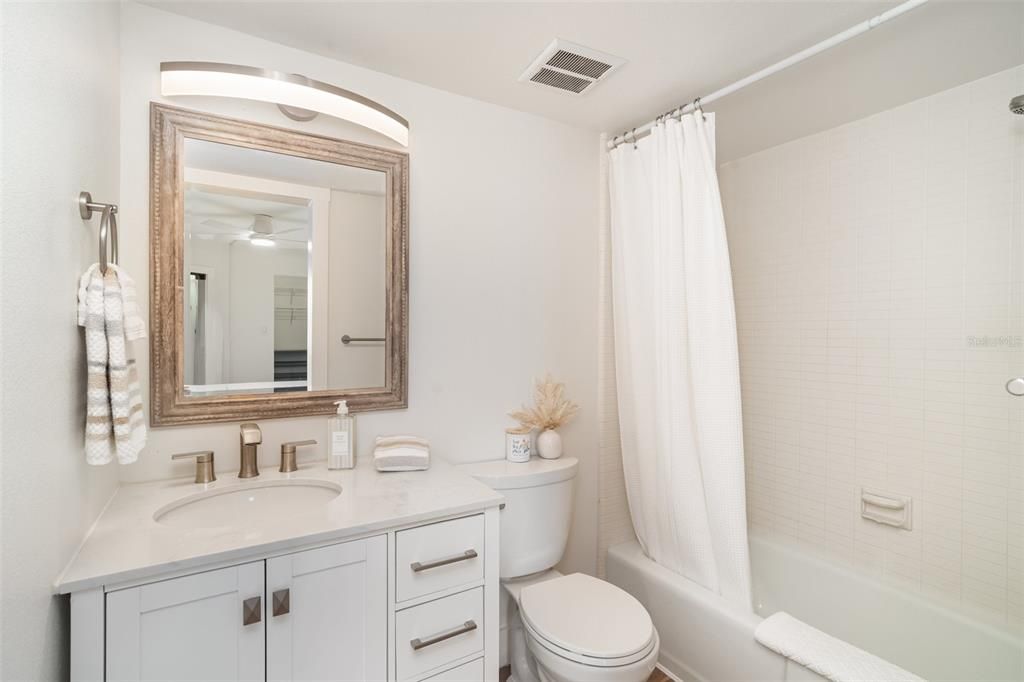 For Sale: $675,000 (2 beds, 2 baths, 1114 Square Feet)