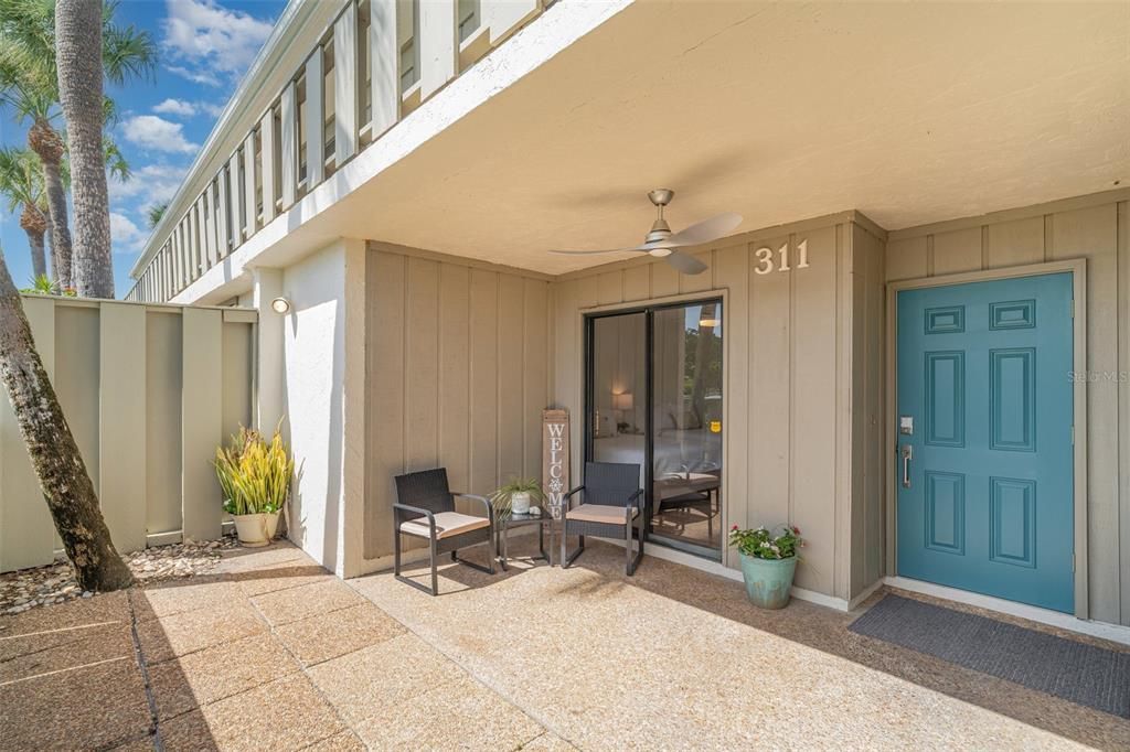 For Sale: $675,000 (2 beds, 2 baths, 1114 Square Feet)