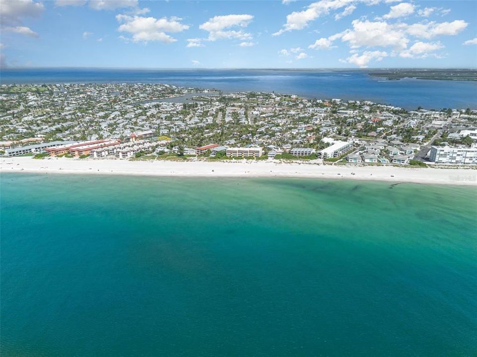 For Sale: $675,000 (2 beds, 2 baths, 1114 Square Feet)