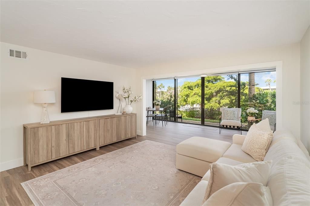 For Sale: $675,000 (2 beds, 2 baths, 1114 Square Feet)