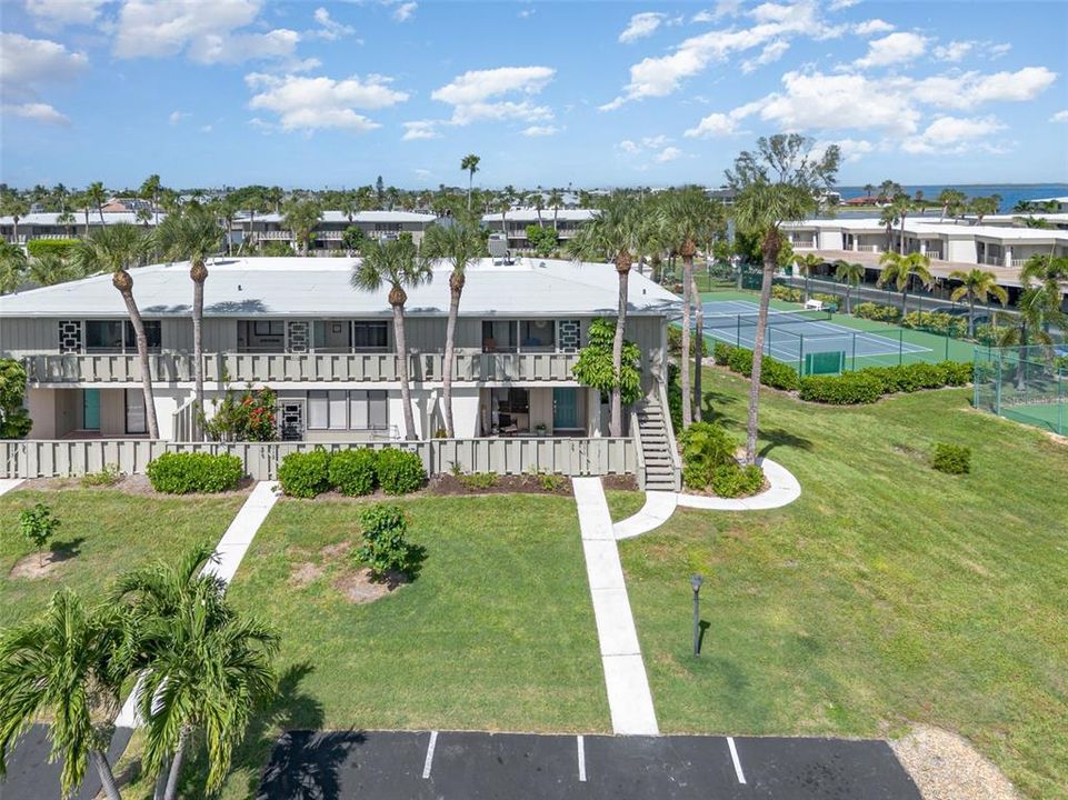 For Sale: $675,000 (2 beds, 2 baths, 1114 Square Feet)