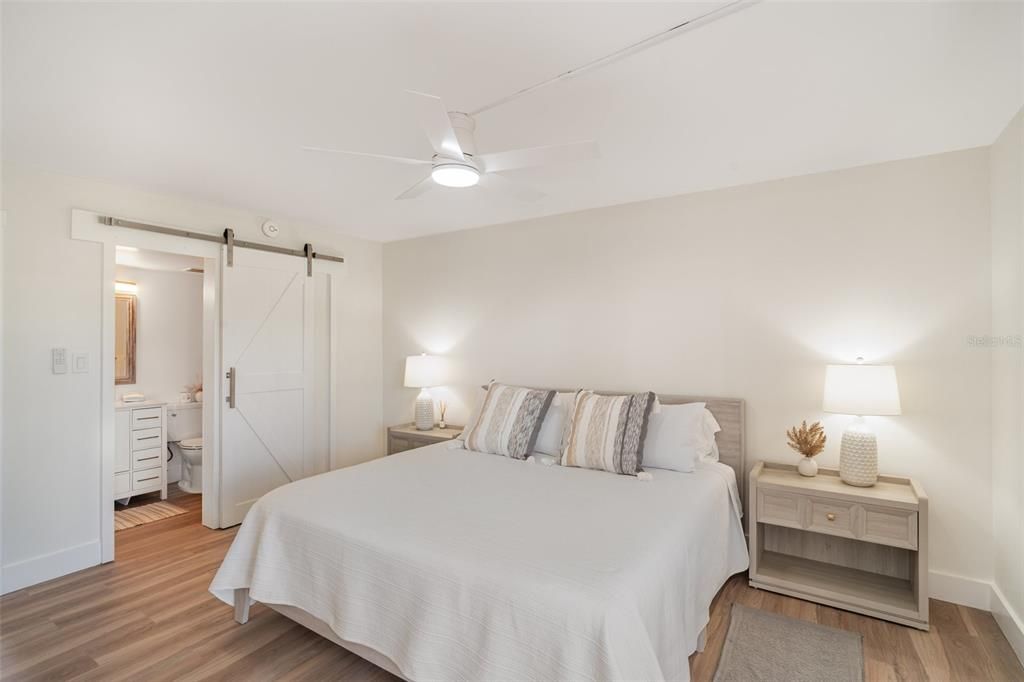For Sale: $675,000 (2 beds, 2 baths, 1114 Square Feet)