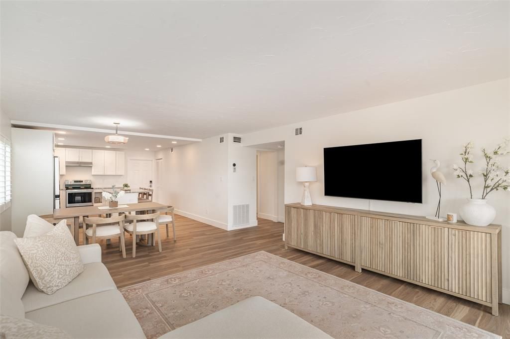 For Sale: $675,000 (2 beds, 2 baths, 1114 Square Feet)