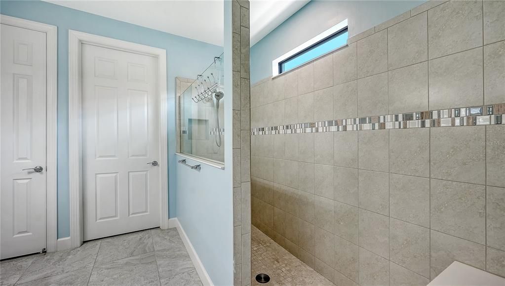 For Sale: $1,125,000 (3 beds, 3 baths, 2489 Square Feet)